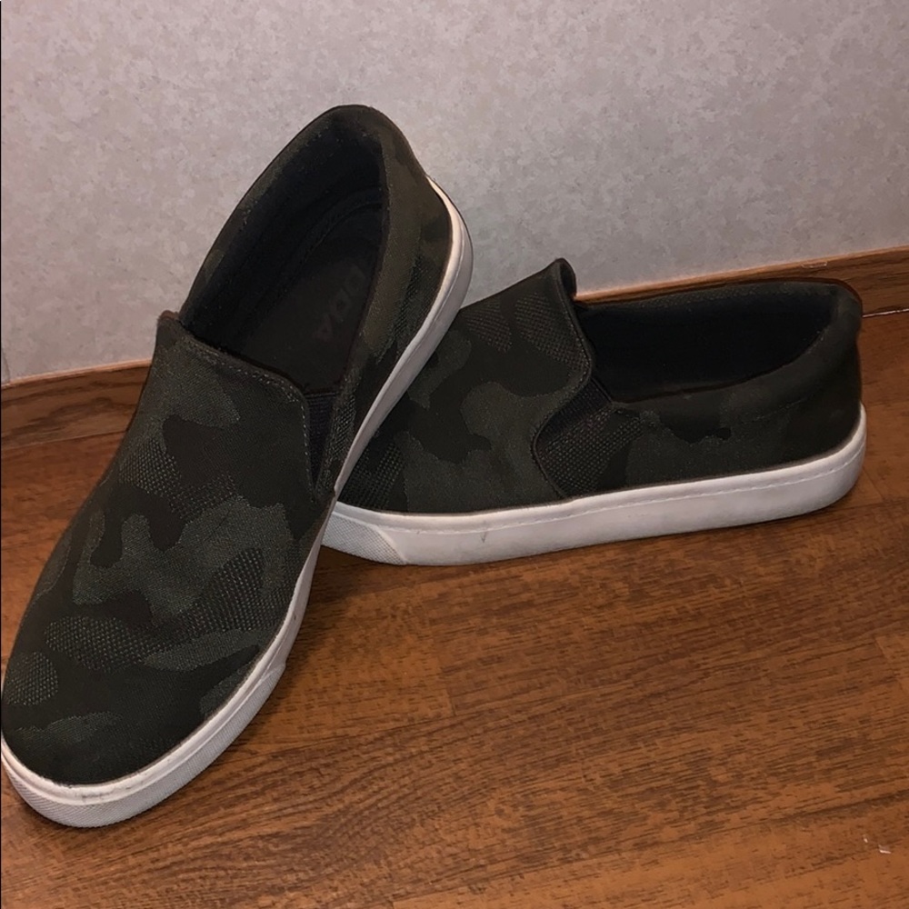 Dark camo loafers